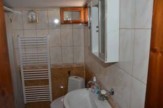 Гостевой дом Guest House PETROVA Cherven Двухместный номер с 1 кроватью и общей ванной комнатой-3